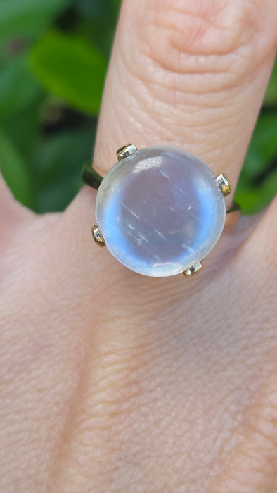 Vintage: 9ct Gold Large Cabochon Cut Moonstone Ring