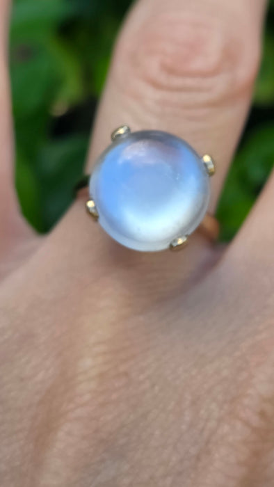 Vintage: 9ct Gold Large Cabochon Cut Moonstone Ring