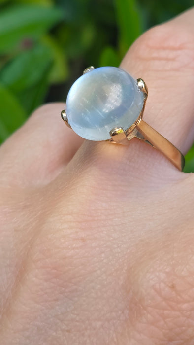 Vintage: 9ct Gold Large Cabochon Cut Moonstone Ring