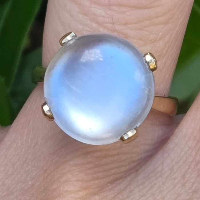Vintage: 9ct Gold Large Cabochon Cut Moonstone Ring