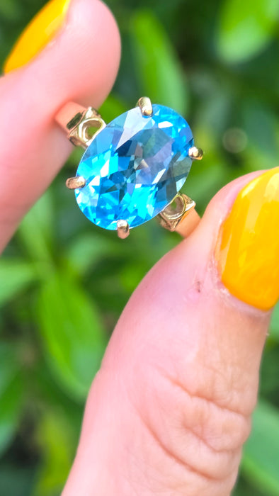 Vintage: 9ct Gold Blue Topaz Solitaire Ring