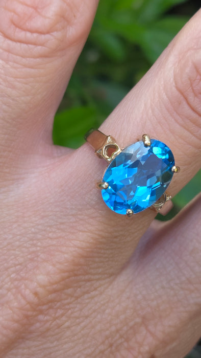 Vintage: 9ct Gold Blue Topaz Solitaire Ring