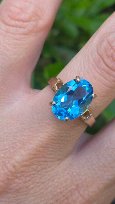 Vintage: 9ct Gold Blue Topaz Solitaire Ring