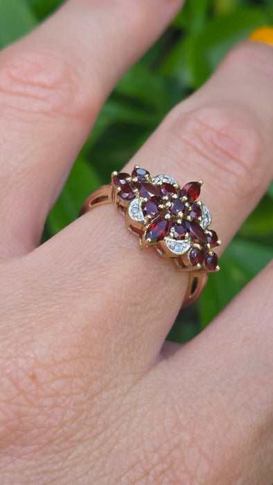 Vintage: 9ct Gold Garnet & Diamond Starburst Cluster Dress Ring