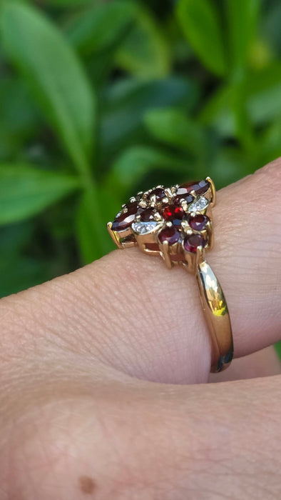 Vintage: 9ct Gold Garnet & Diamond Starburst Cluster Dress Ring