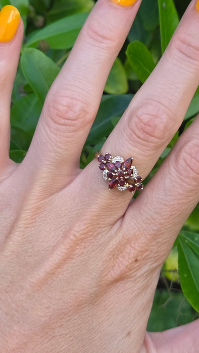 Vintage: 9ct Gold Garnet & Diamond Starburst Cluster Dress Ring