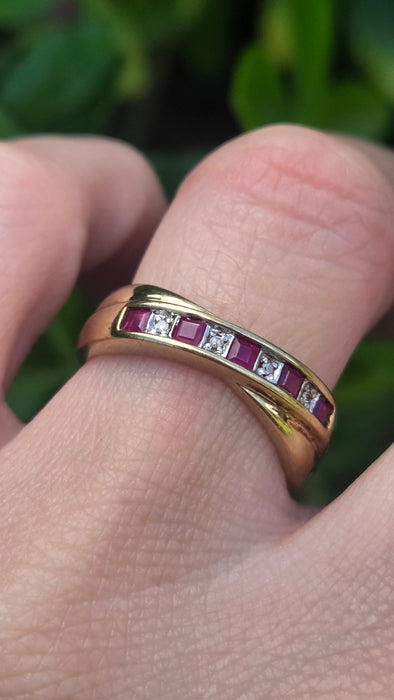 Vintage: 9ct Gold Ruby & Diamond Crossover Dress Ring