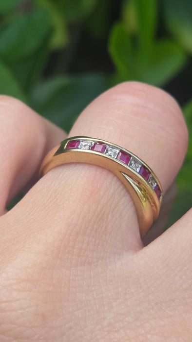Vintage: 9ct Gold Ruby & Diamond Crossover Dress Ring