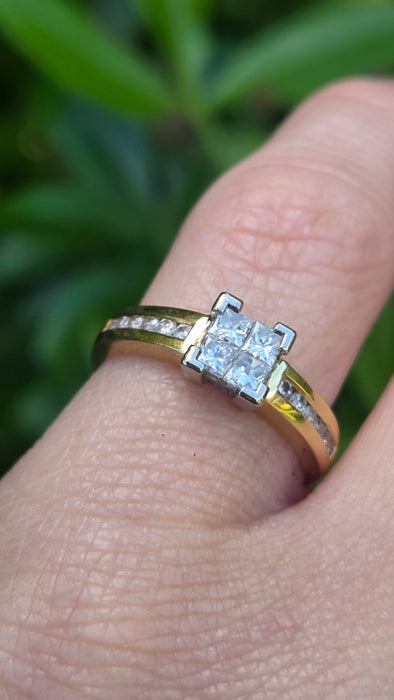 Vintage: 18ct Gold Diamond Dress Ring