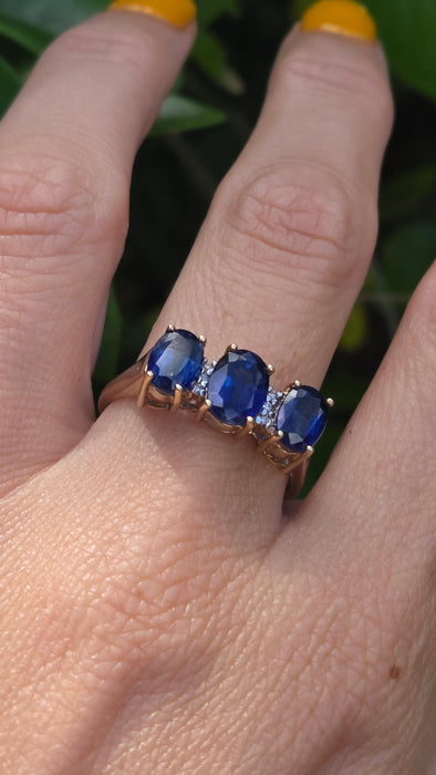 Vintage: 9ct Yellow Gold Blue Spinel & White Topaz Three Stone Ring