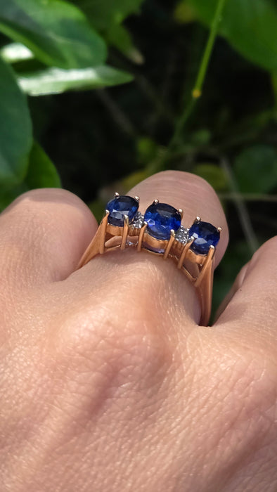Vintage: 9ct Yellow Gold Blue Spinel & White Topaz Three Stone Ring