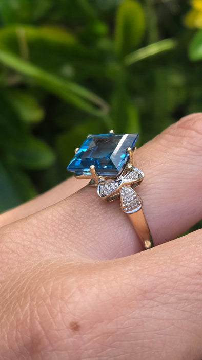 Vintage: 9ct Gold London Blue Topaz & Diamond Offset Square Ring