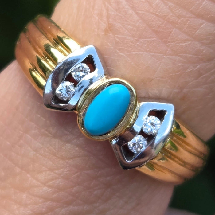 1204: Vintage: 18ct Yellow Gold Turquoise & Diamond Dress Ring