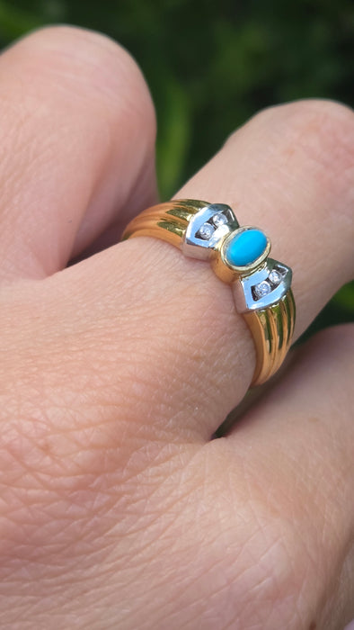 1204: Vintage: 18ct Yellow Gold Turquoise & Diamond Dress Ring