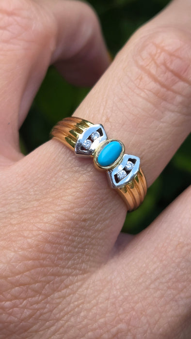1204: Vintage: 18ct Yellow Gold Turquoise & Diamond Dress Ring