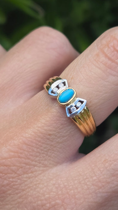 1204: Vintage: 18ct Yellow Gold Turquoise & Diamond Dress Ring