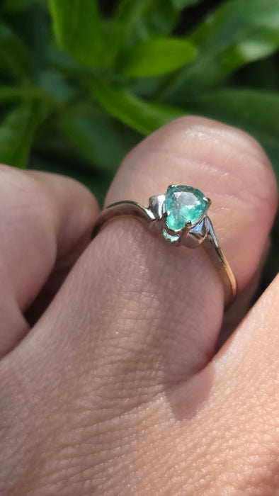 Vintage: 9ct White Gold Pear Cut Emerald Solitaire Ring