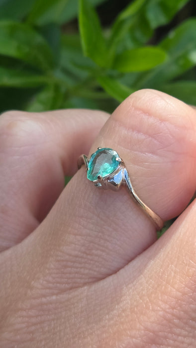 Vintage: 9ct White Gold Pear Cut Emerald Solitaire Ring