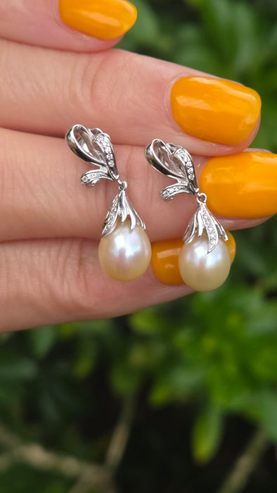 Vintage: 18ct White Gold Pink Freshwater Pearl & Diamond Drop Earrings