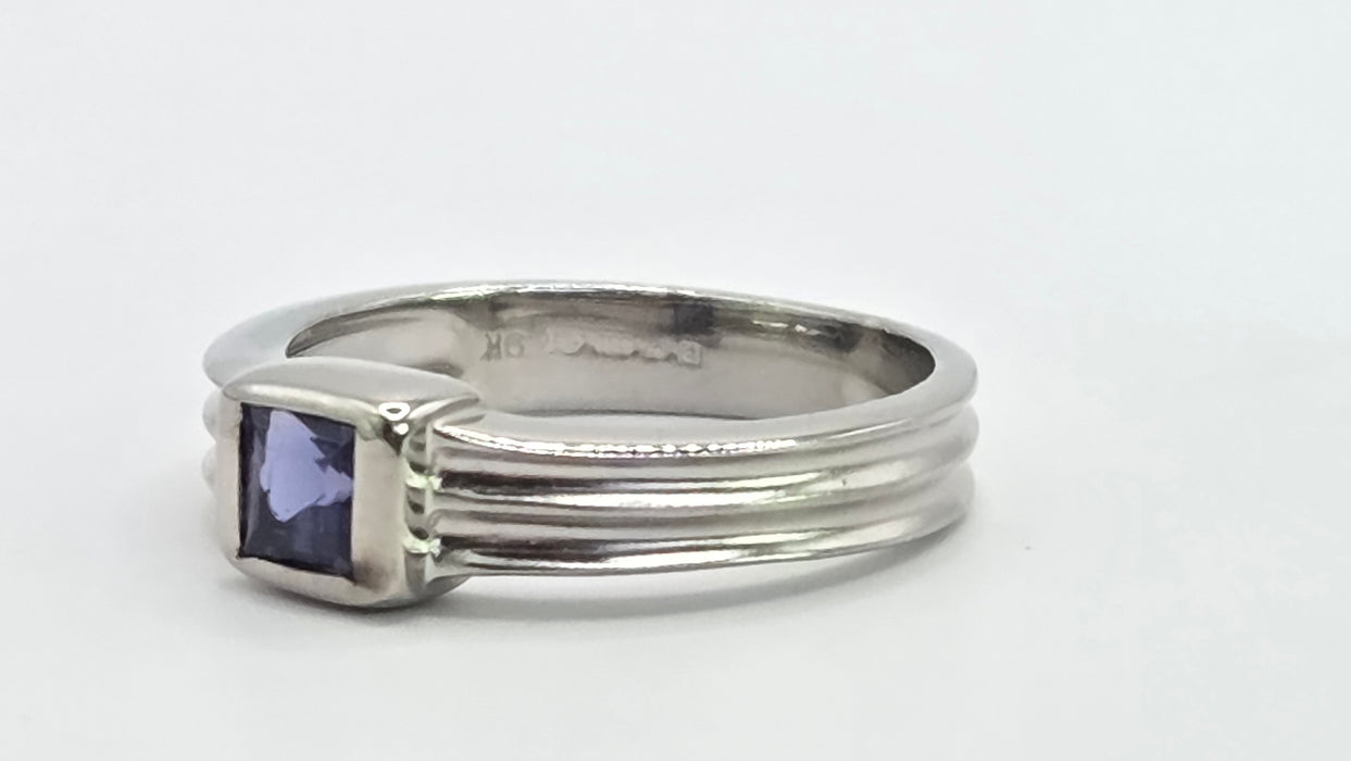 Vintage: 9ct White Gold Iolite Solitaire Ring
