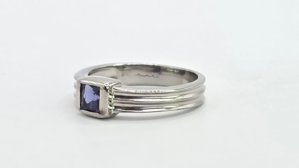 Vintage: 9ct White Gold Iolite Solitaire Ring