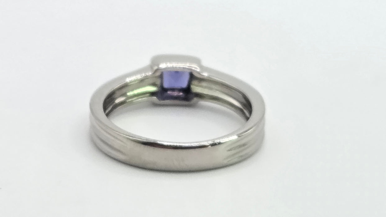 Vintage: 9ct White Gold Iolite Solitaire Ring