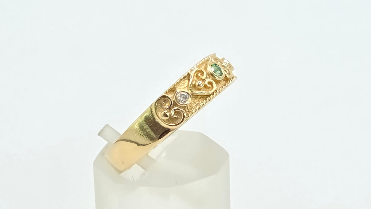 Vintage: 18ct Yellow Gold Byzantine Emerald & Diamond Ring