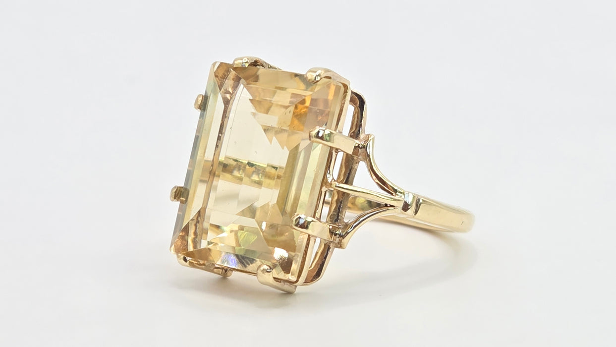 Vintage: 9ct Yellow Gold Pale Citrine Rectangular Solitaire Ring