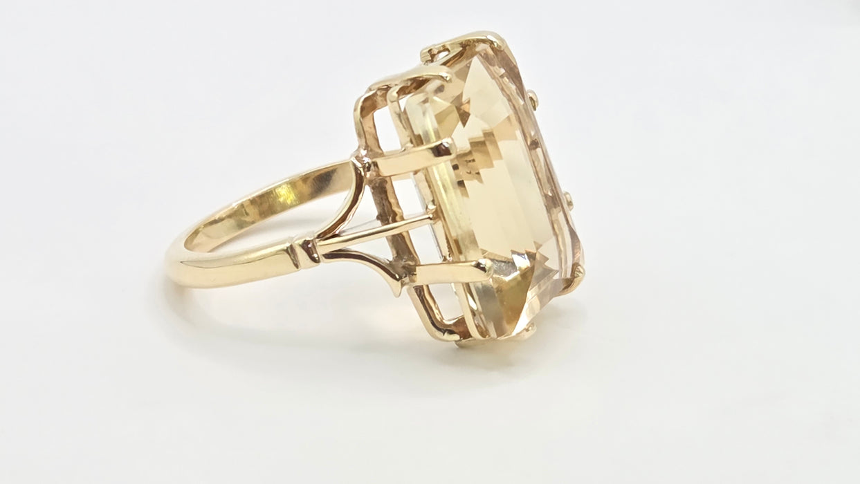 Vintage: 9ct Yellow Gold Pale Citrine Rectangular Solitaire Ring