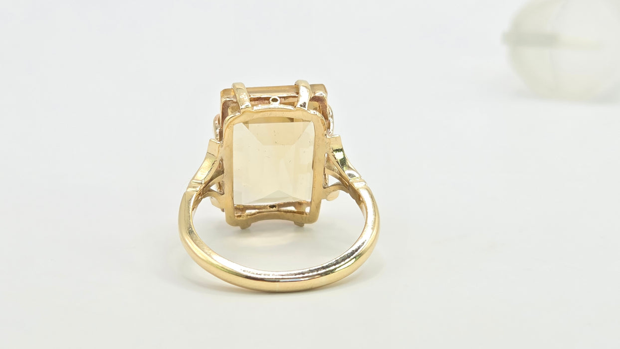 Vintage: 9ct Yellow Gold Pale Citrine Rectangular Solitaire Ring