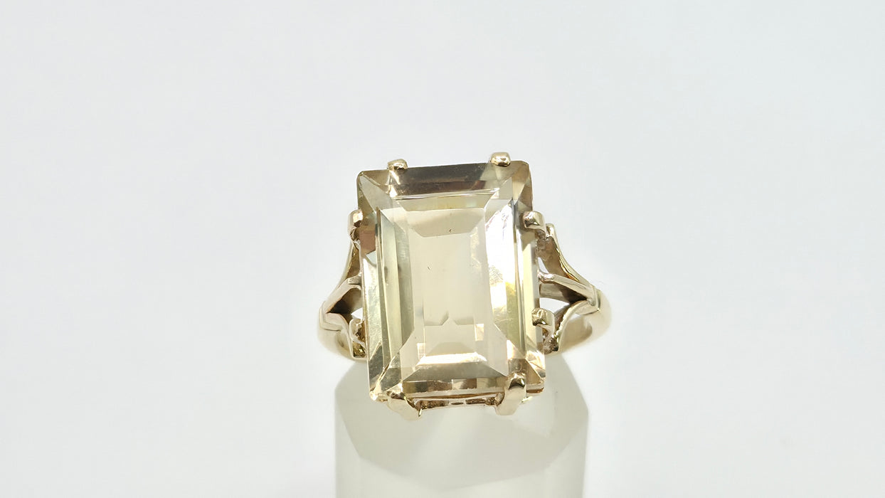 Vintage: 9ct Yellow Gold Pale Citrine Rectangular Solitaire Ring
