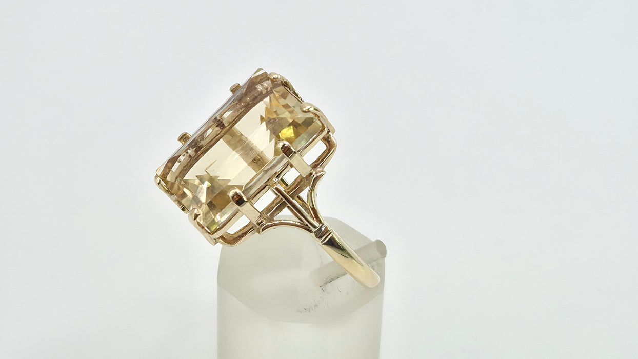 Vintage: 9ct Yellow Gold Pale Citrine Rectangular Solitaire Ring