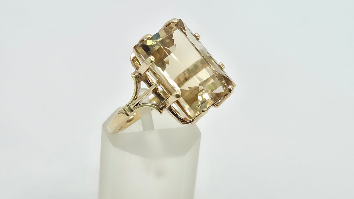 Vintage: 9ct Yellow Gold Pale Citrine Rectangular Solitaire Ring