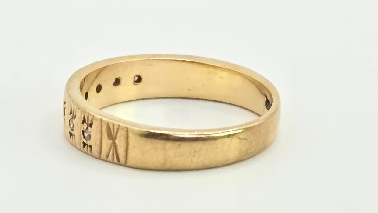 Vintage: 9ct Yellow Gold 8-Diamond Stacker Ring — From 1977