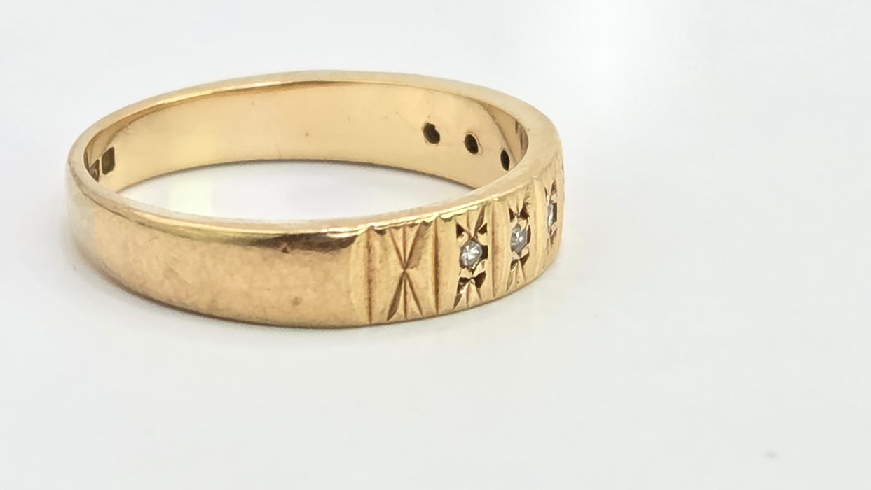 Vintage: 9ct Yellow Gold 8-Diamond Stacker Ring — From 1977