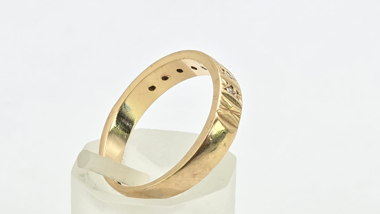 Vintage: 9ct Yellow Gold 8-Diamond Stacker Ring — From 1977