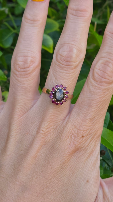 Vintage: Exquisite 14ct Gold Sapphire & 12 Ruby Flowerhead Ring
