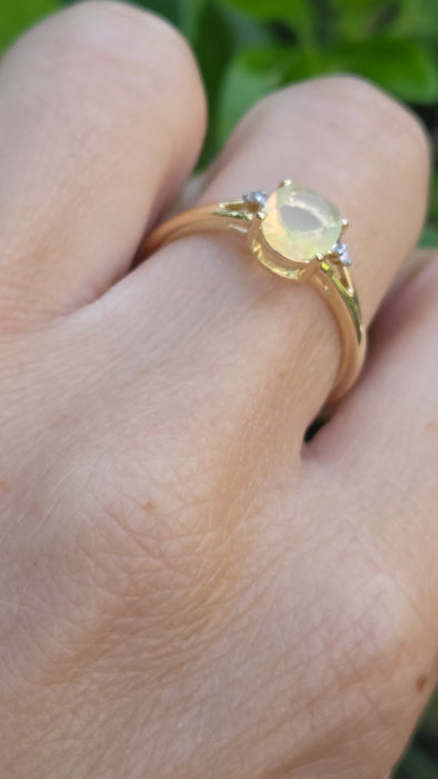 Vintage: 9ct Yellow Gold Opal & Diamond Split Shank Ring