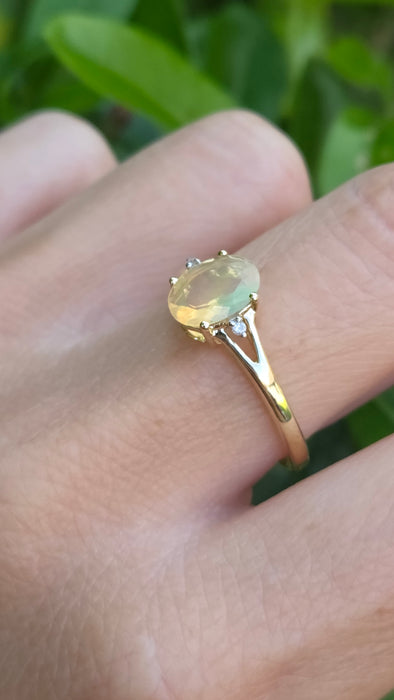 Vintage: 9ct Yellow Gold Opal & Diamond Split Shank Ring