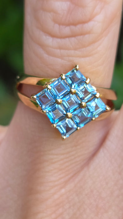 Vintage: 9ct Yellow Gold Blue Topaz Geometric Cluster Ring