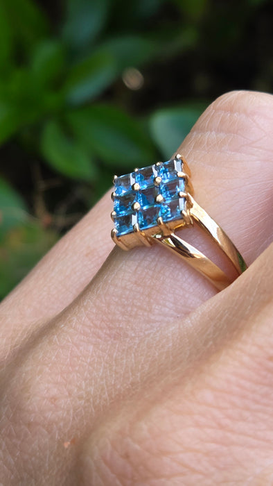 Vintage: 9ct Yellow Gold Blue Topaz Geometric Cluster Ring