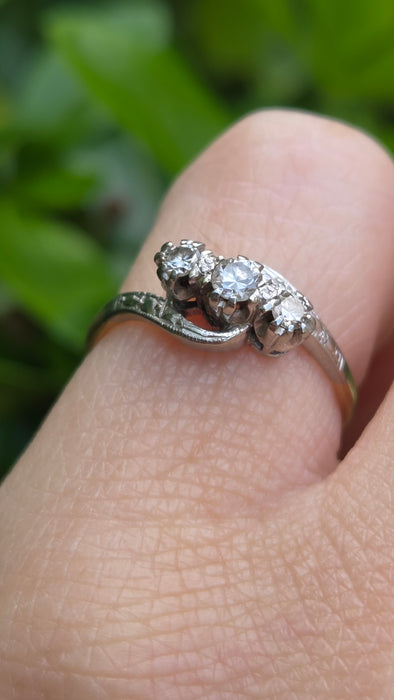 Vintage: 18ct Yellow Gold & Platinum Three Stone Diamond Cross-Over Ring — 0.20ct
