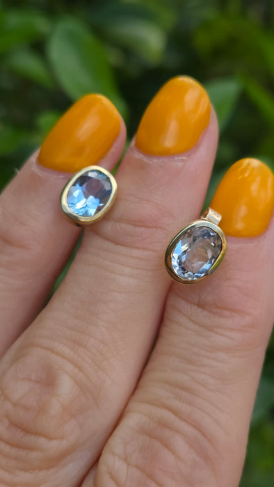 Vintage: 9ct Gold Blue Topaz Stud Earrings
