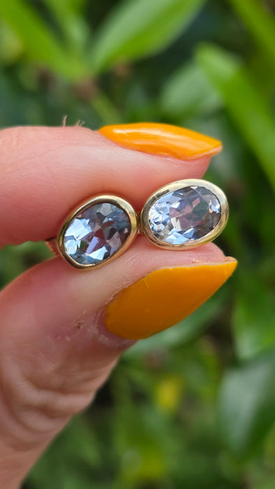 Vintage: 9ct Gold Blue Topaz Stud Earrings
