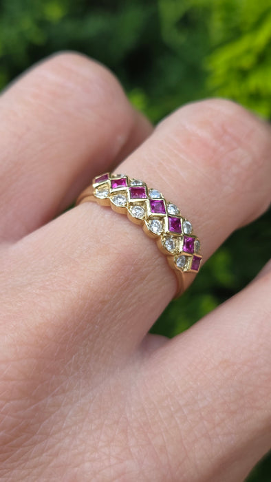 Vintage: 18ct Gold Ruby & Diamond Lattice Dress Ring