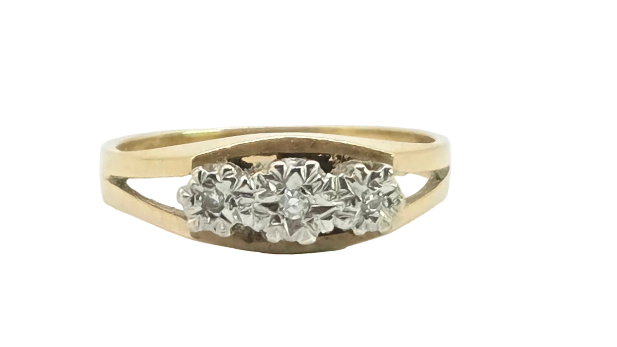 Vintage: 18ct Yellow Gold Three Stone Diamond Illusion Set Ring — From 1973