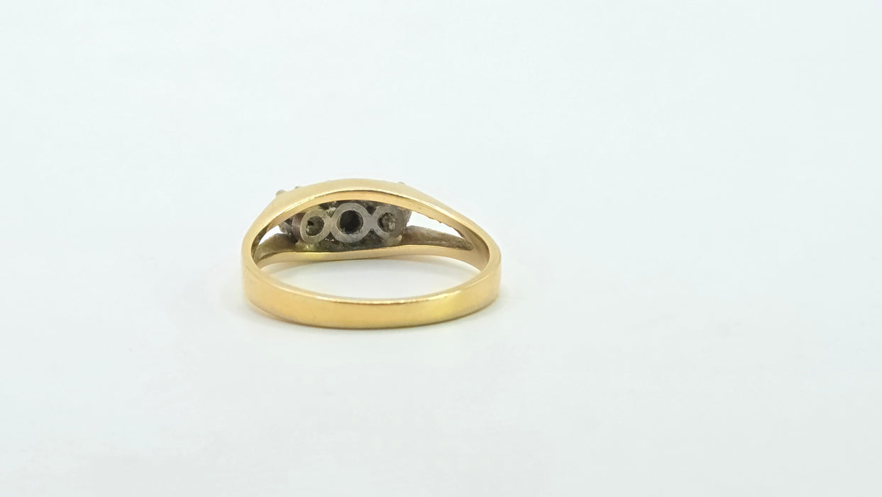 Vintage: 18ct Yellow Gold Three Stone Diamond Illusion Set Ring — From 1973