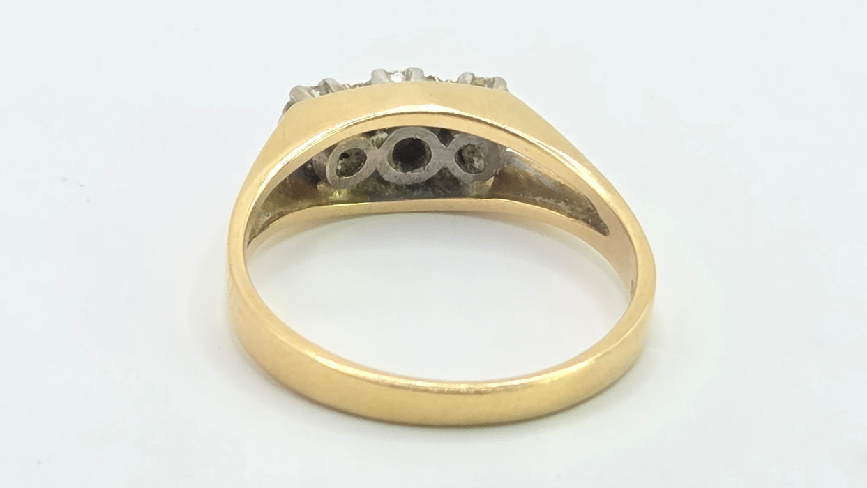 Vintage: 18ct Yellow Gold Three Stone Diamond Illusion Set Ring — From 1973