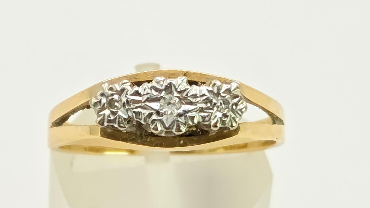 Vintage: 18ct Yellow Gold Three Stone Diamond Illusion Set Ring — From 1973
