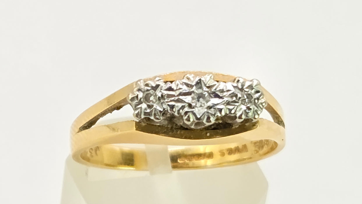 Vintage: 18ct Yellow Gold Three Stone Diamond Illusion Set Ring — From 1973